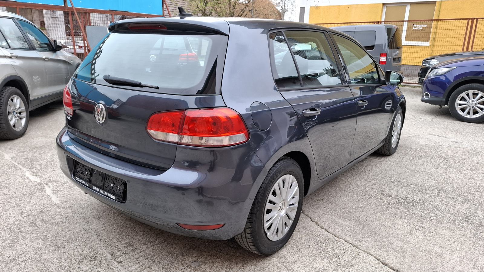 VW Golf 6 1,6 TDI; 5 vrata, napravljen vel. servis, novi set kvačila, fotografija 6
