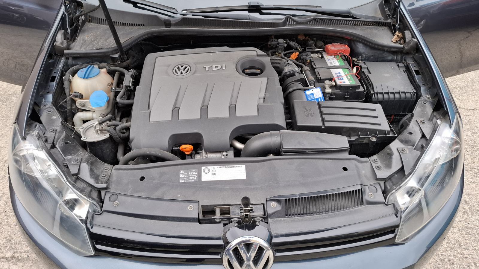 VW Golf 6 1,6 TDI; 5 vrata, napravljen vel. servis, novi set kvačila, fotografija 15