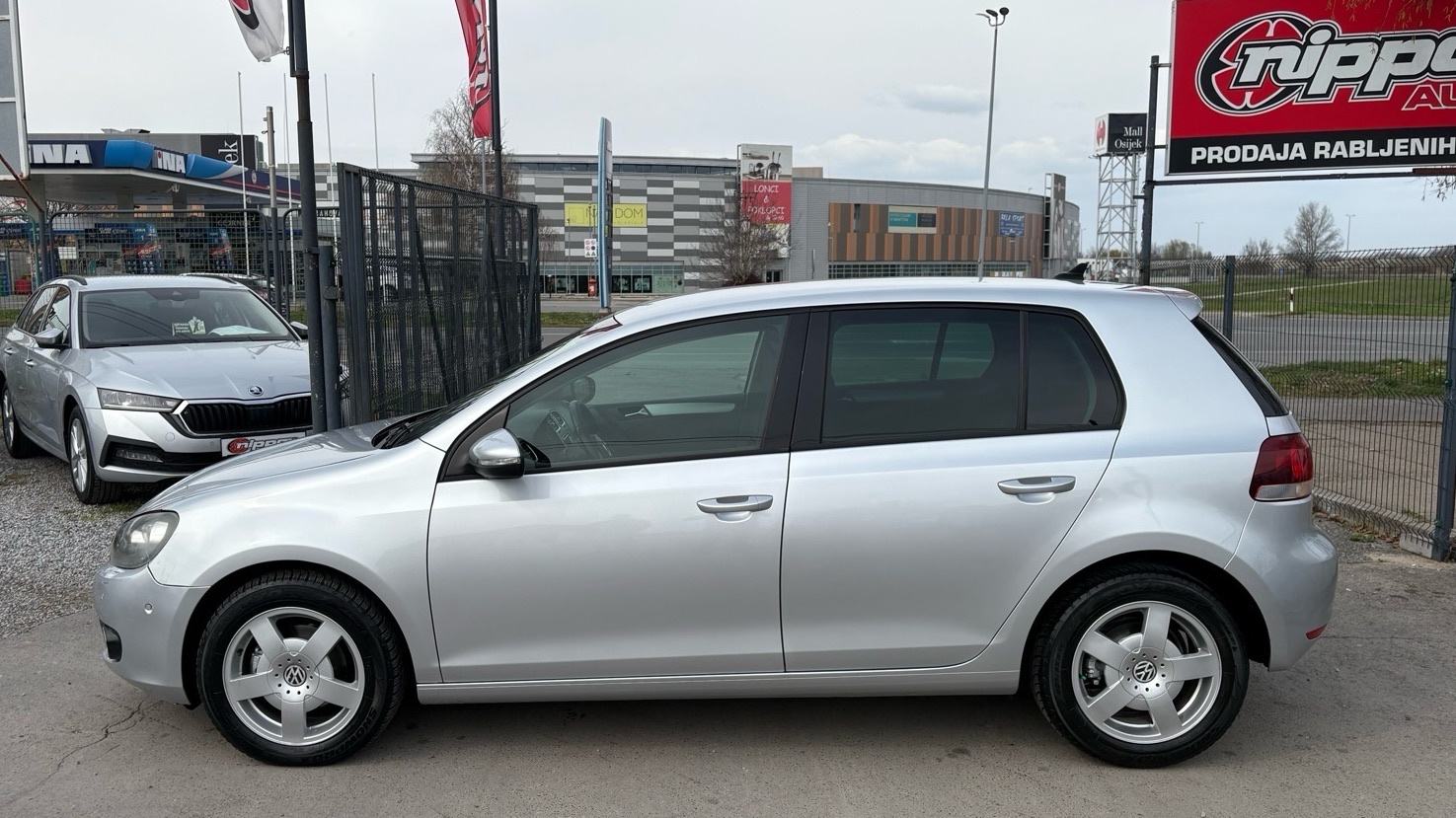 VW Golf 6 1,6 TDI KLIMA - SENZORI - ALU - AUTOKREDIT, fotografija 3