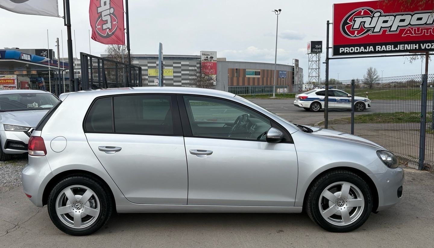 VW Golf 6 1,6 TDI KLIMA - SENZORI - ALU - AUTOKREDIT, fotografija 7