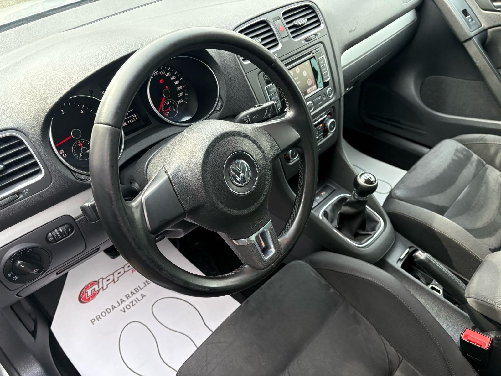 VW Golf 6 1,6 TDI KLIMA - SENZORI - ALU - AUTOKREDIT, fotografija 9