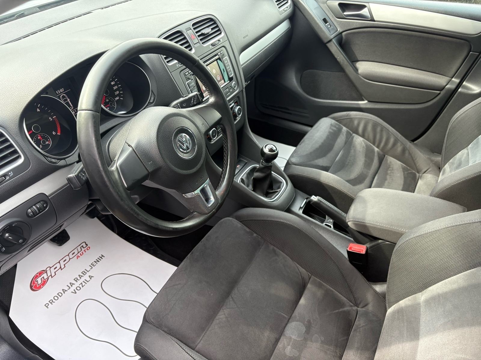 VW Golf 6 1,6 TDI KLIMA - SENZORI - ALU - AUTOKREDIT, fotografija 10