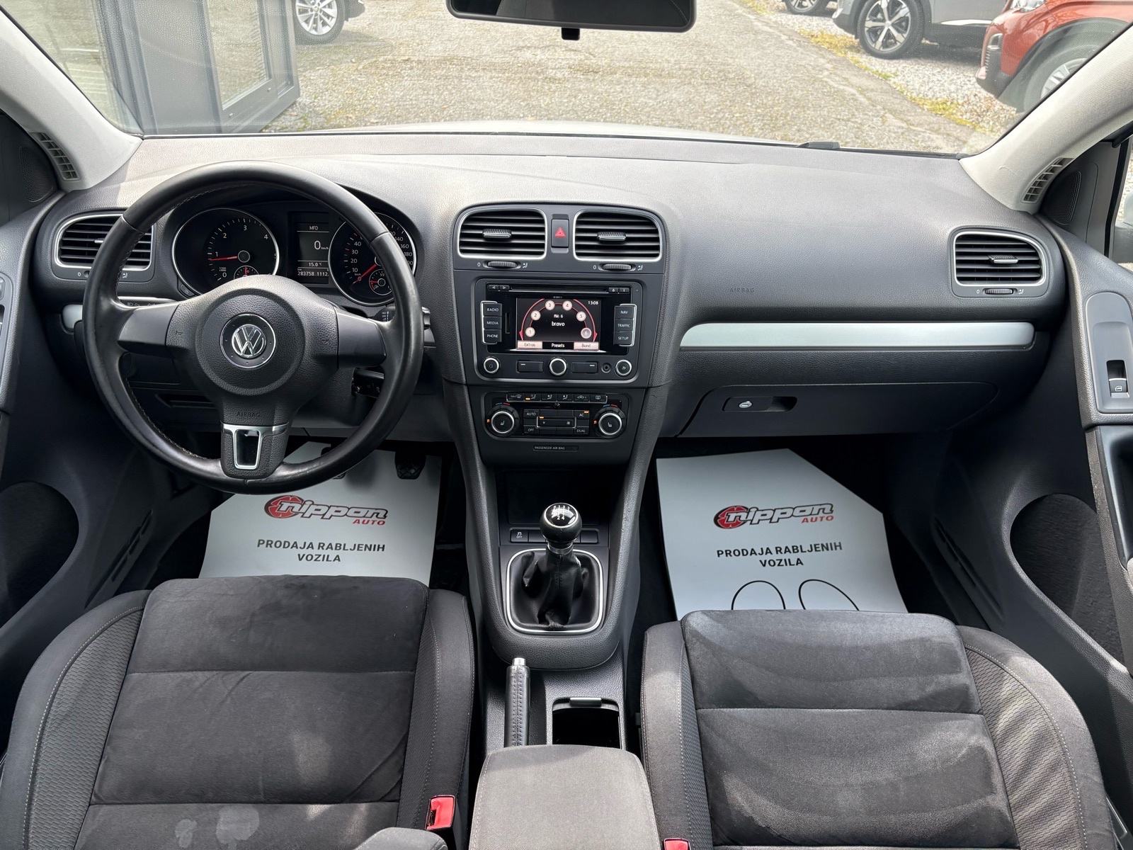 VW Golf 6 1,6 TDI KLIMA - SENZORI - ALU - AUTOKREDIT, fotografija 12