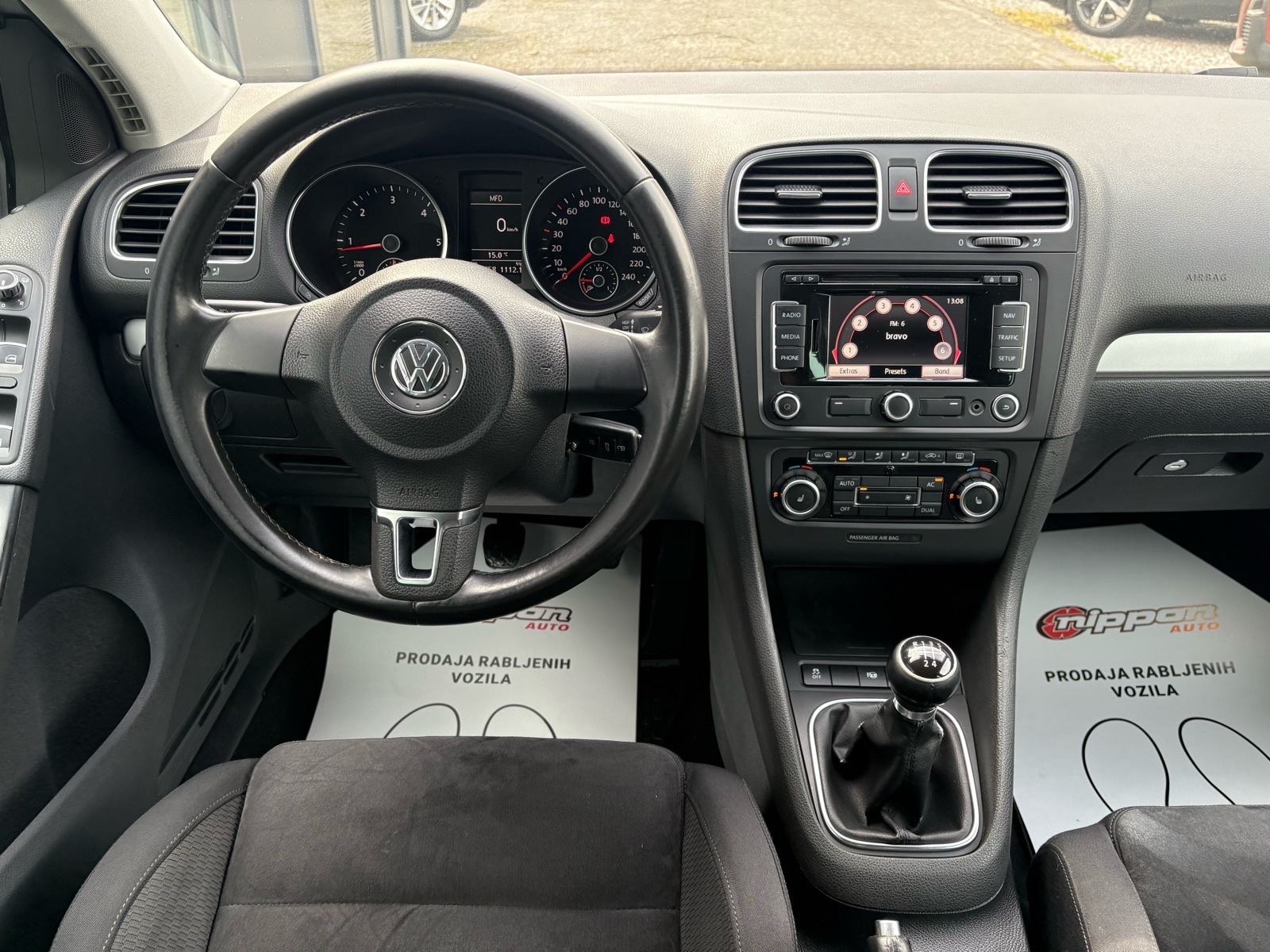 VW Golf 6 1,6 TDI KLIMA - SENZORI - ALU - AUTOKREDIT, fotografija 13