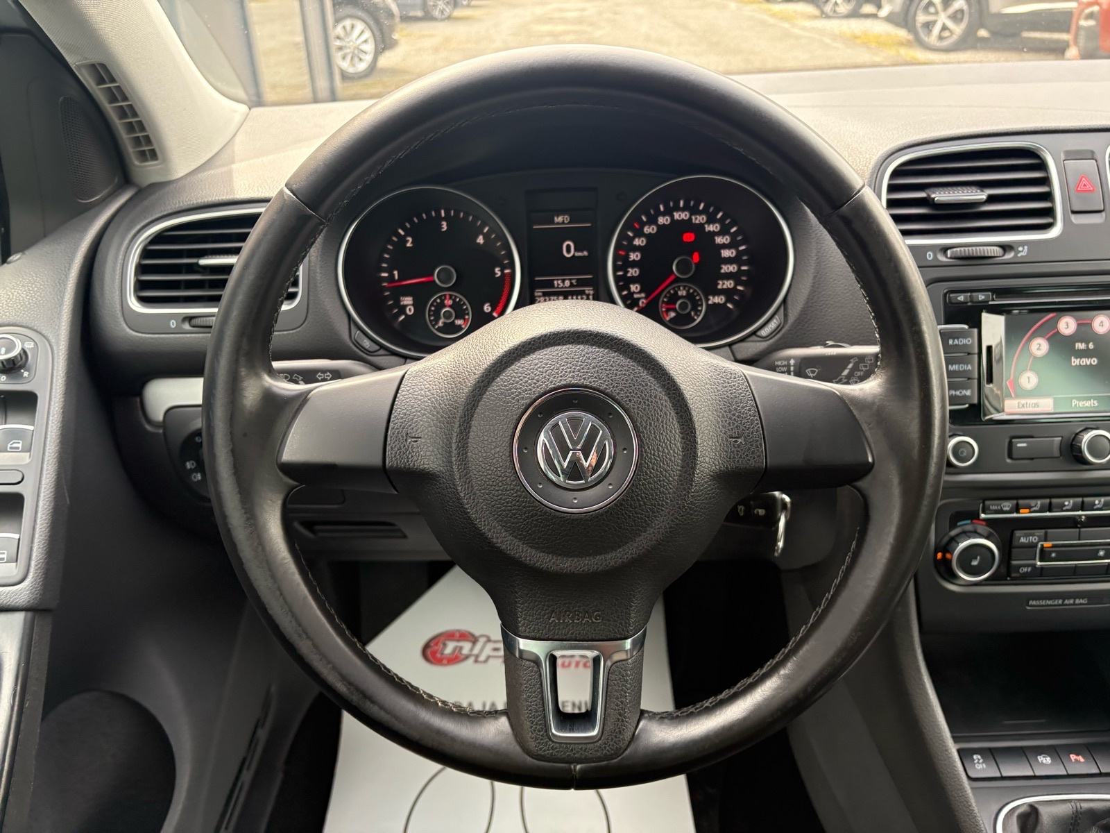VW Golf 6 1,6 TDI KLIMA - SENZORI - ALU - AUTOKREDIT, fotografija 14