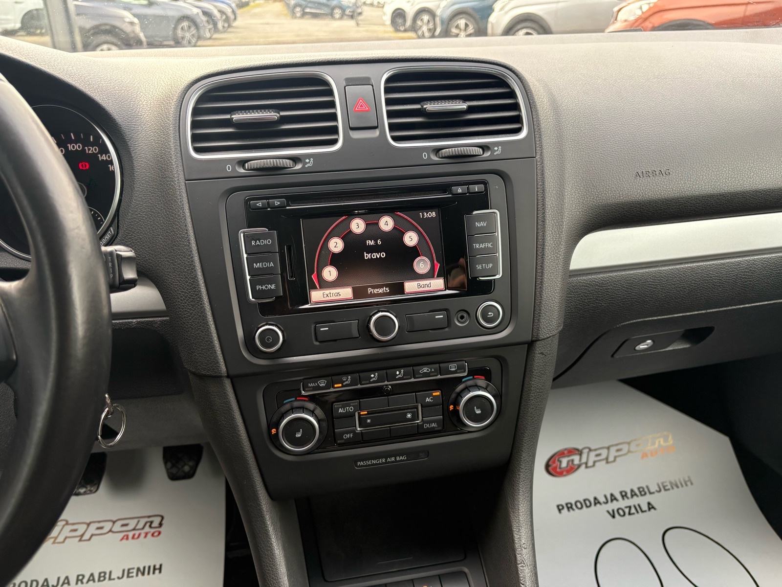 VW Golf 6 1,6 TDI KLIMA - SENZORI - ALU - AUTOKREDIT, fotografija 15
