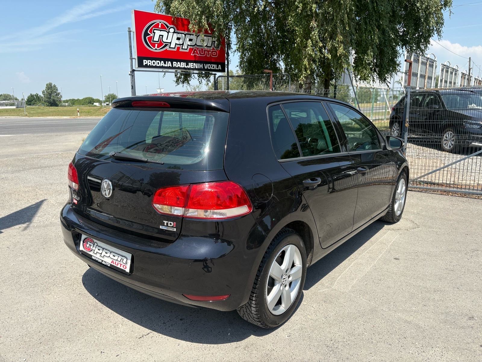 VW Golf 6 1,6 TDI SENZORI - KLIMA - AUTOKREDIT, fotografija 6