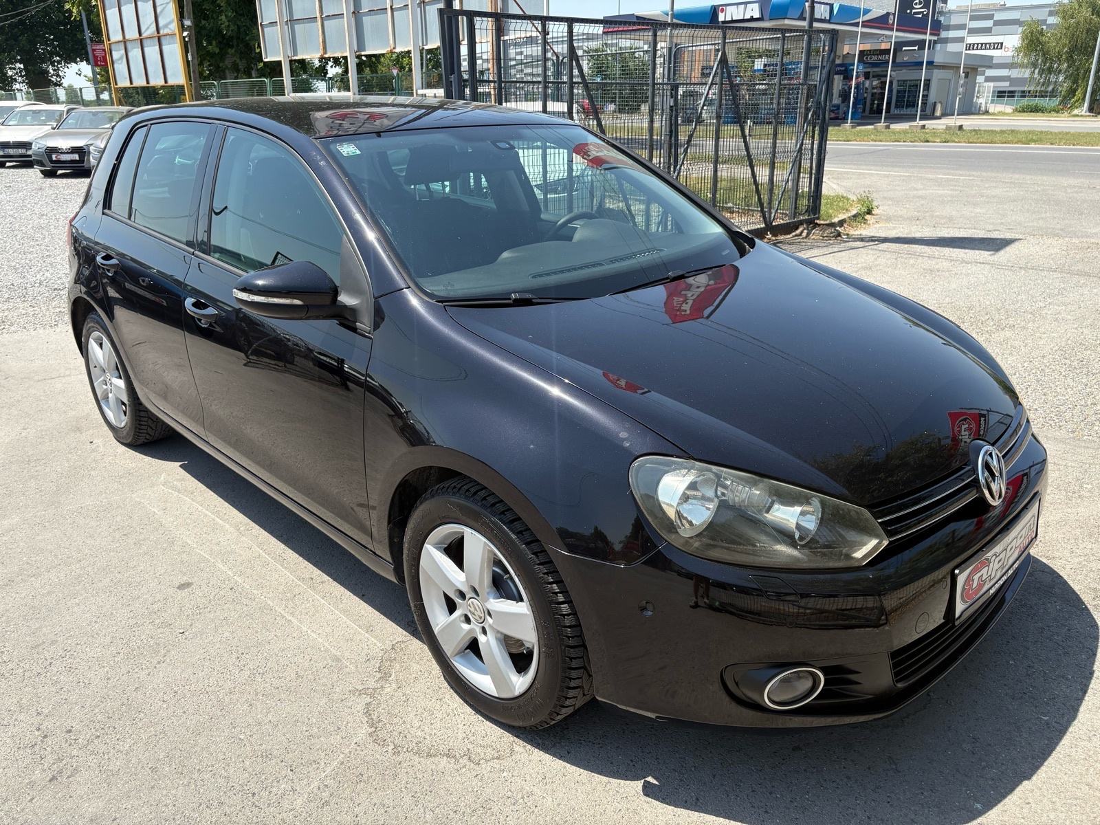 VW Golf 6 1,6 TDI SENZORI - KLIMA - AUTOKREDIT, fotografija 8