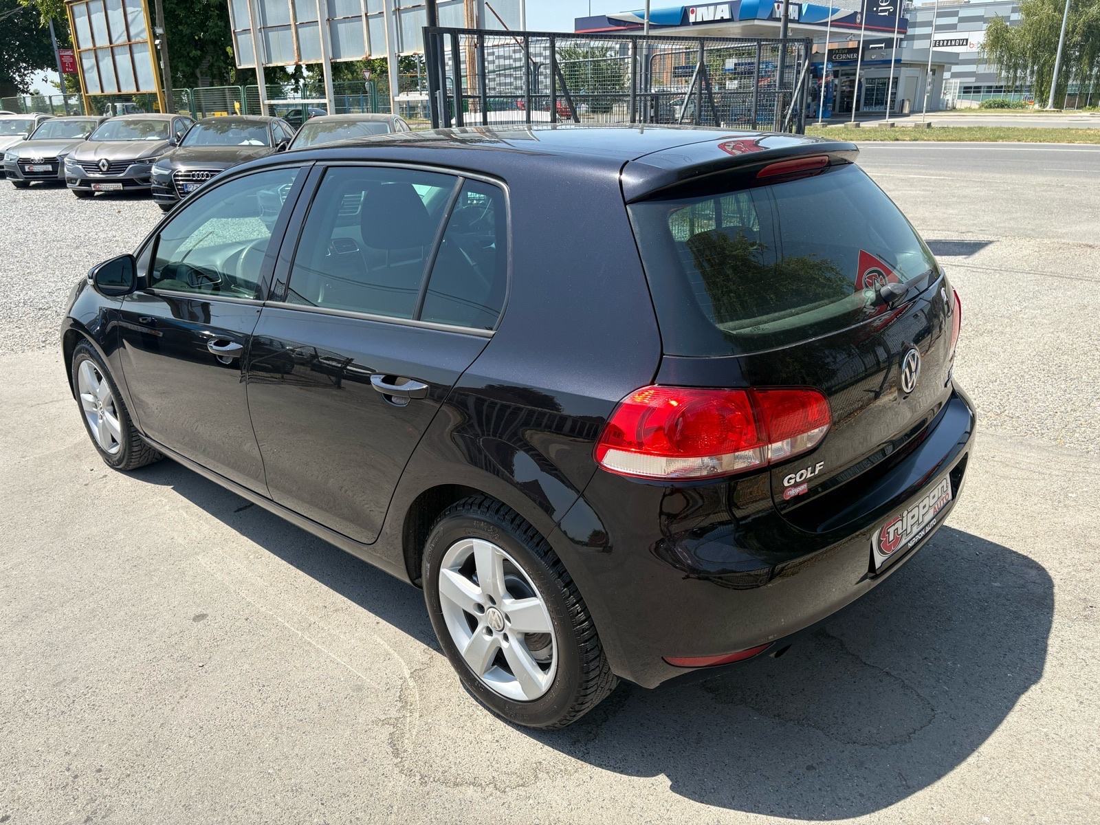 VW Golf 6 1,6 TDI SENZORI - KLIMA - AUTOKREDIT, pogled izvana - slika 4