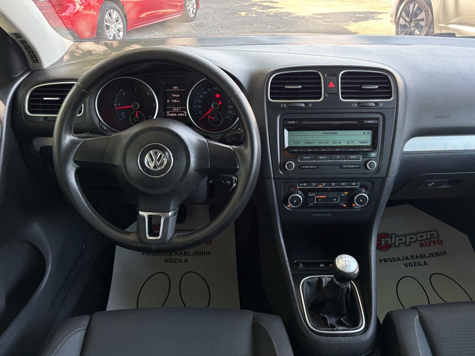 VW Golf 6 1,6 TDI SENZORI - KLIMA - AUTOKREDIT, fotografija 13