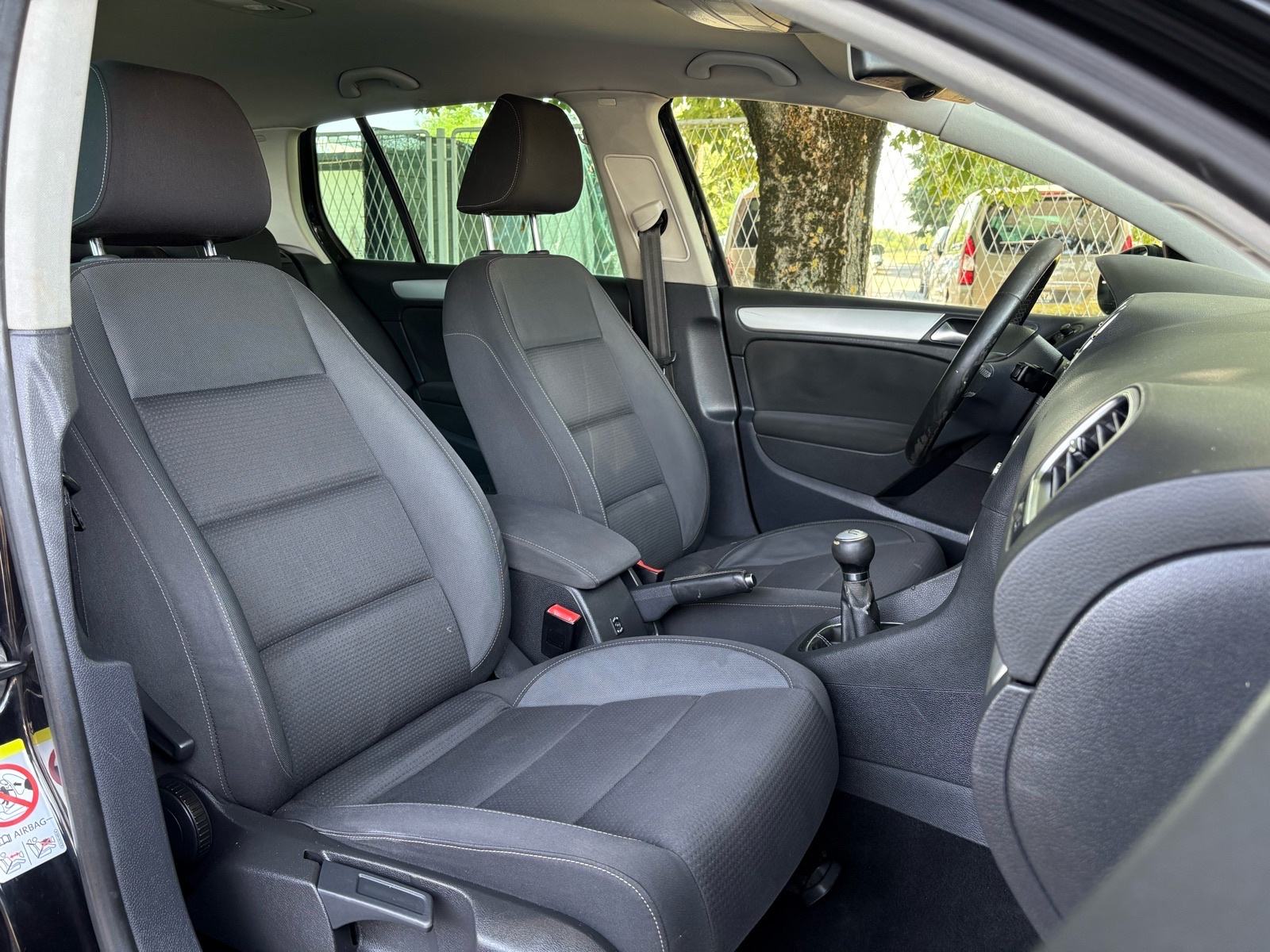VW Golf 6 1,6 TDI SENZORI - KLIMA - AUTOKREDIT, fotografija 20