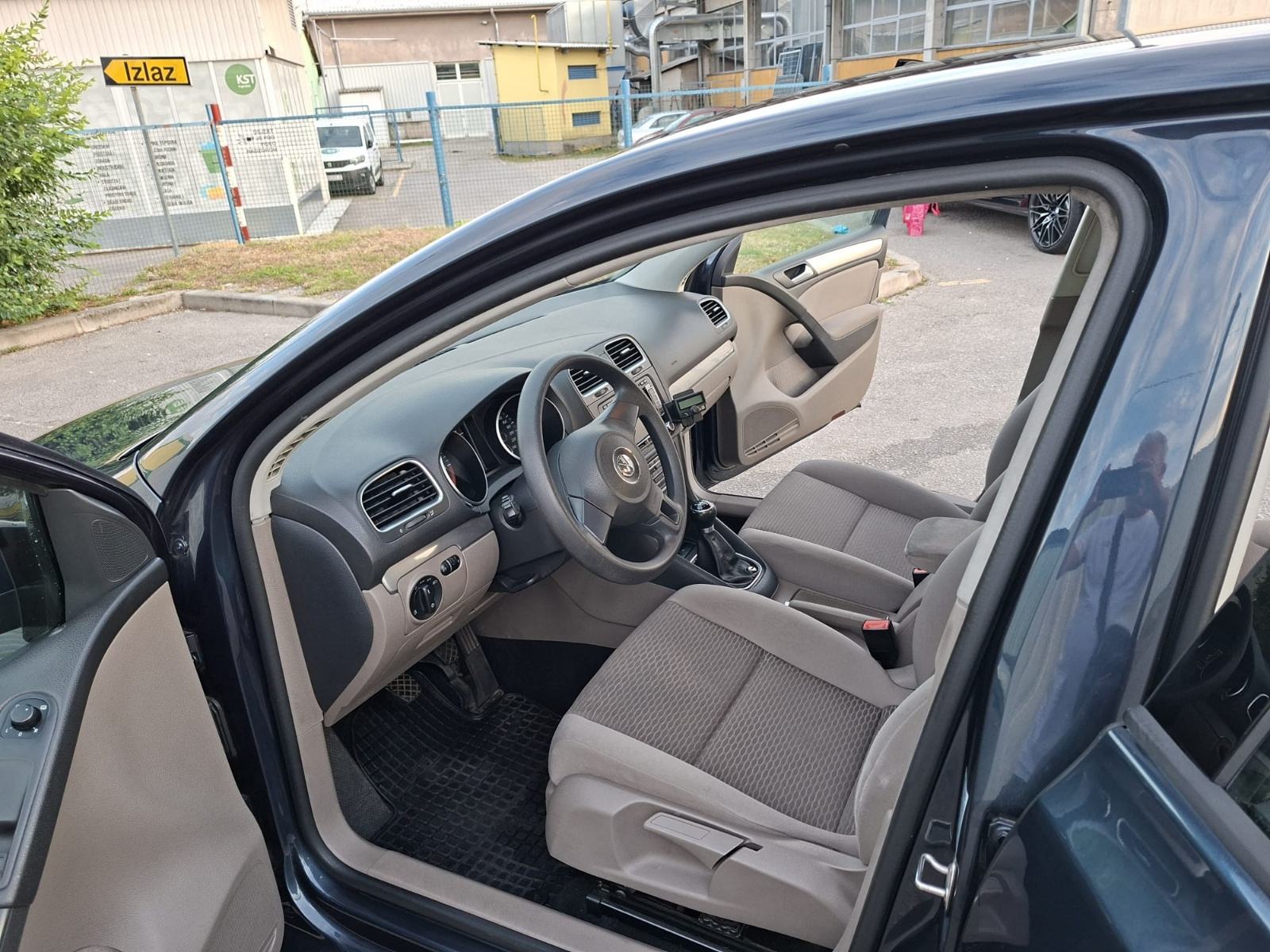 VW Golf 6 1,6 TDI odličan, fotografija 12