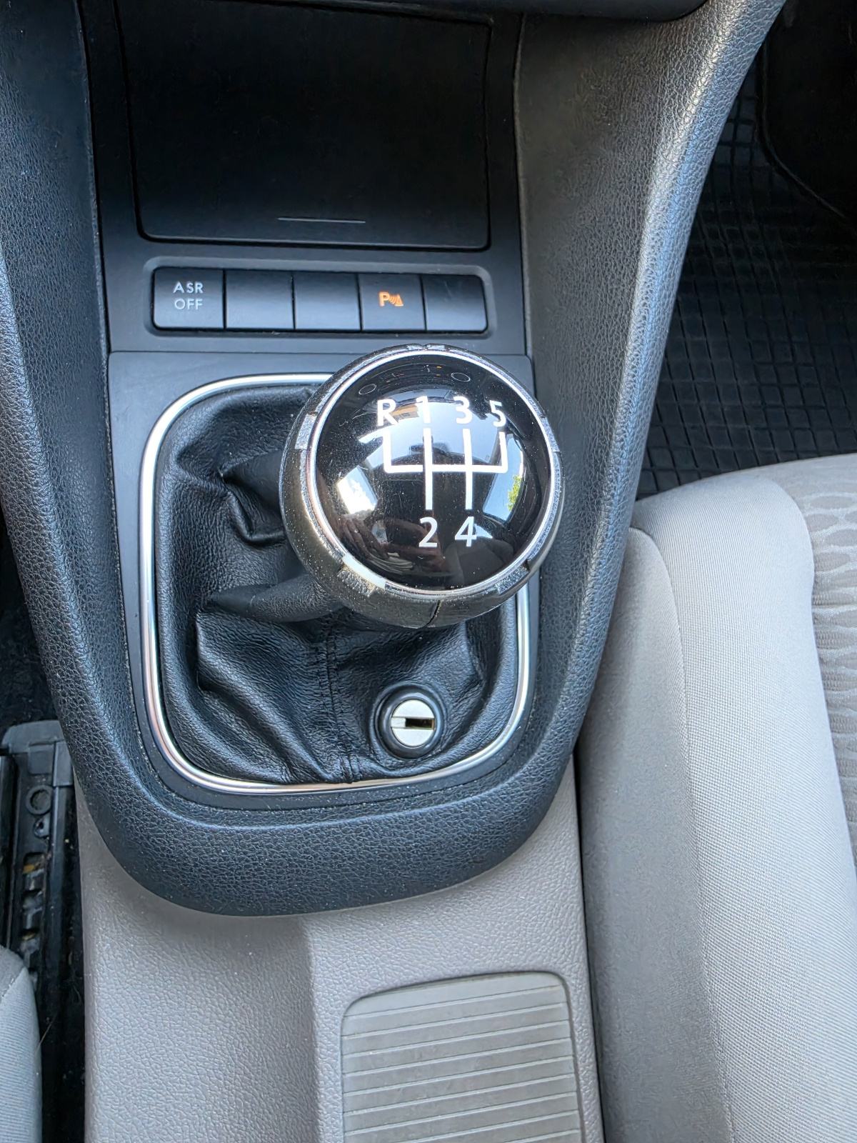 VW Golf 6 1,6 TDI odličan, fotografija 19