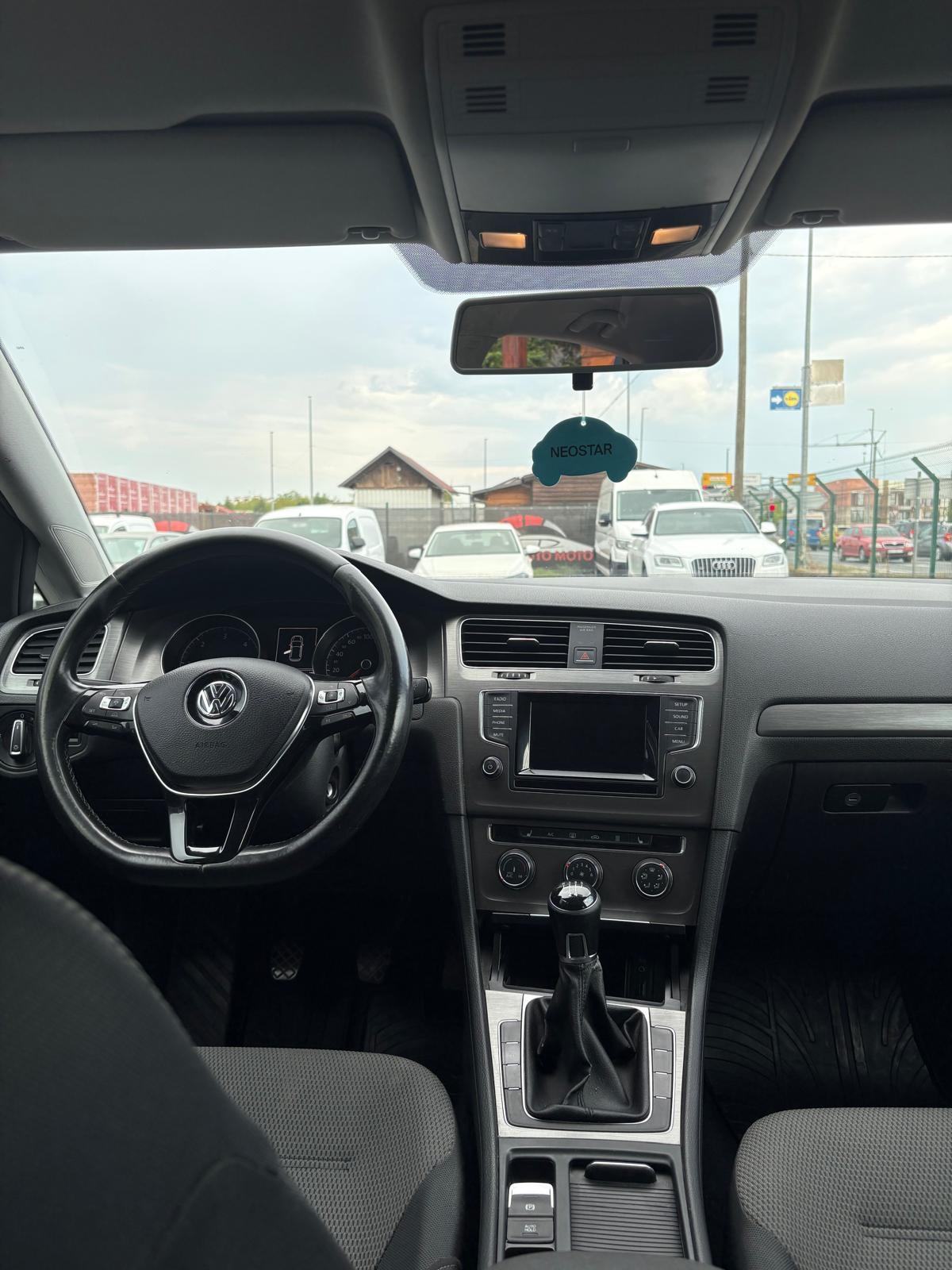 VW Golf 7 1,6 TDI registriran,set zimskih guma, webasto, fotografija 8