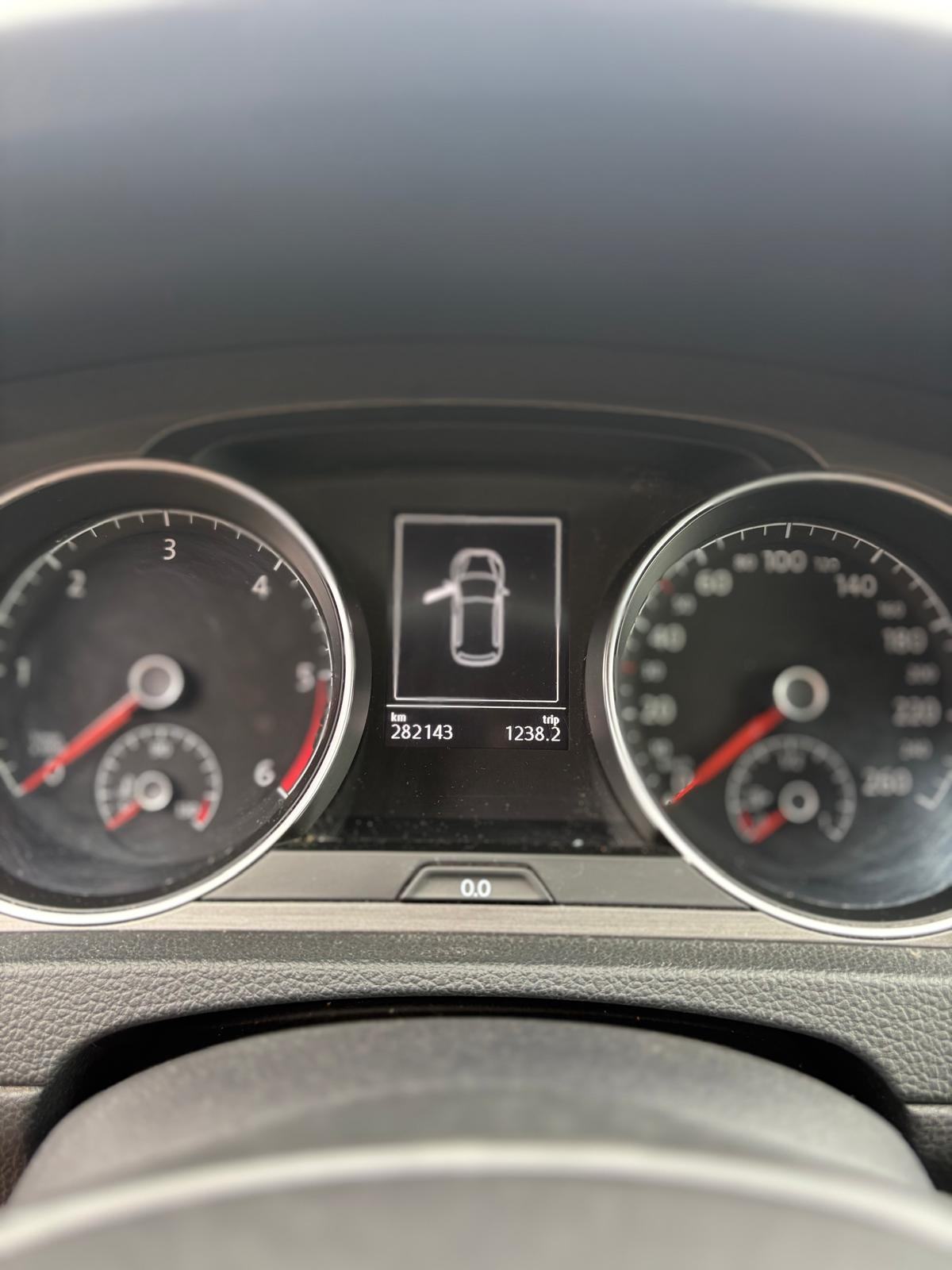 VW Golf 7 1,6 TDI registriran,set zimskih guma, webasto, fotografija 12