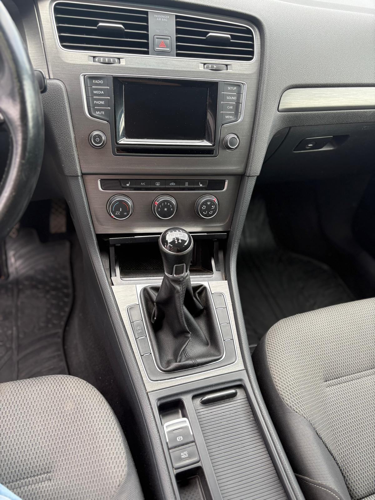 VW Golf 7 1,6 TDI registriran,set zimskih guma, webasto, fotografija 10