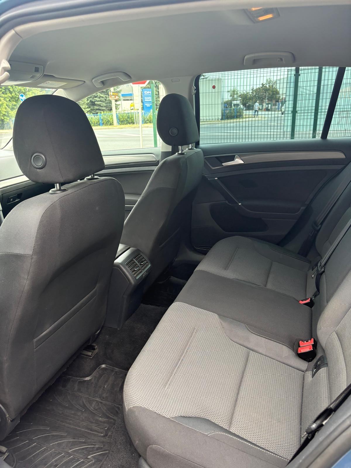 VW Golf 7 1,6 TDI registriran,set zimskih guma, webasto, fotografija 13