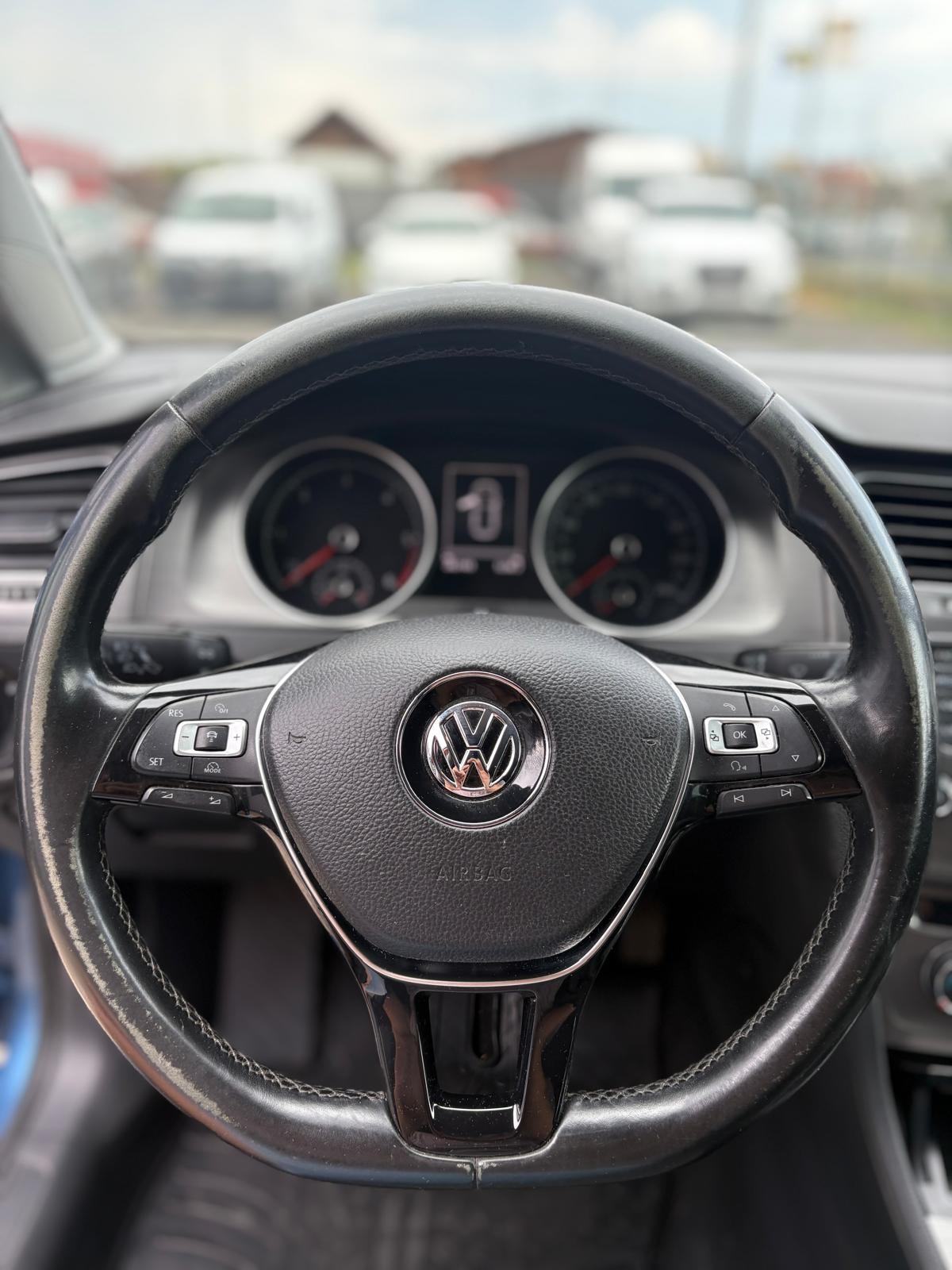 VW Golf 7 1,6 TDI registriran,set zimskih guma, webasto, fotografija 14