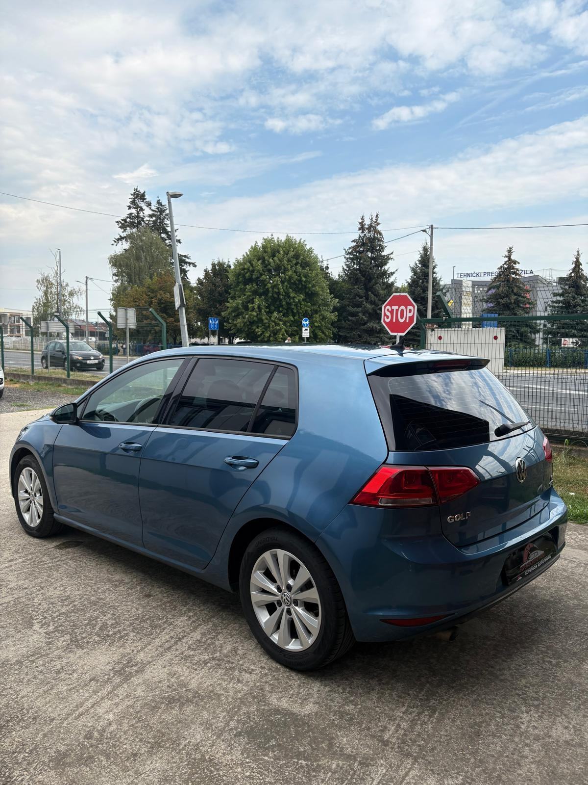 VW Golf 7 1,6 TDI registriran,set zimskih guma, webasto, fotografija 7
