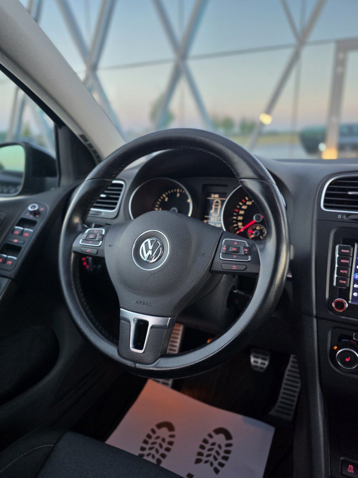 VW Golf 6 1,6 TDI STYLE *PARK. PILOT*NAVI*, fotografija 14