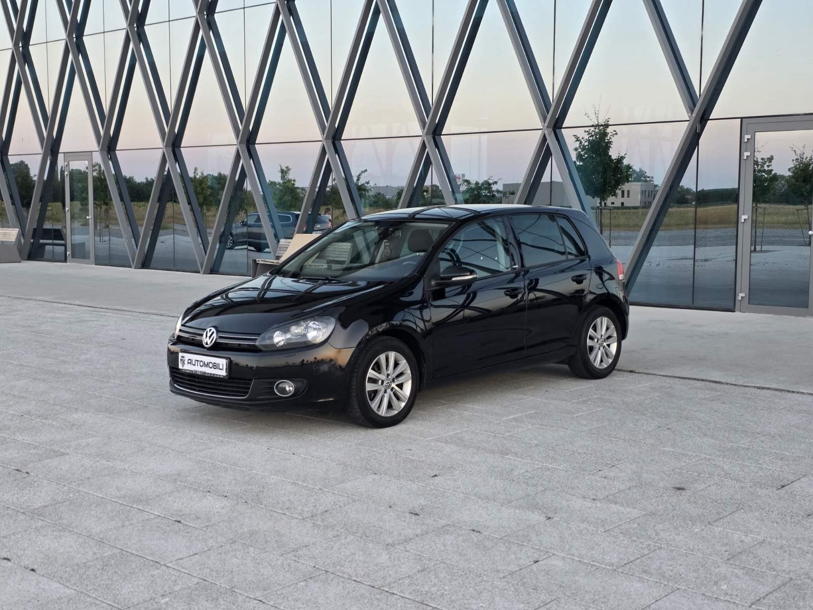 VW Golf 6 1,6 TDI STYLE *PARK. PILOT*NAVI*, fotografija 2