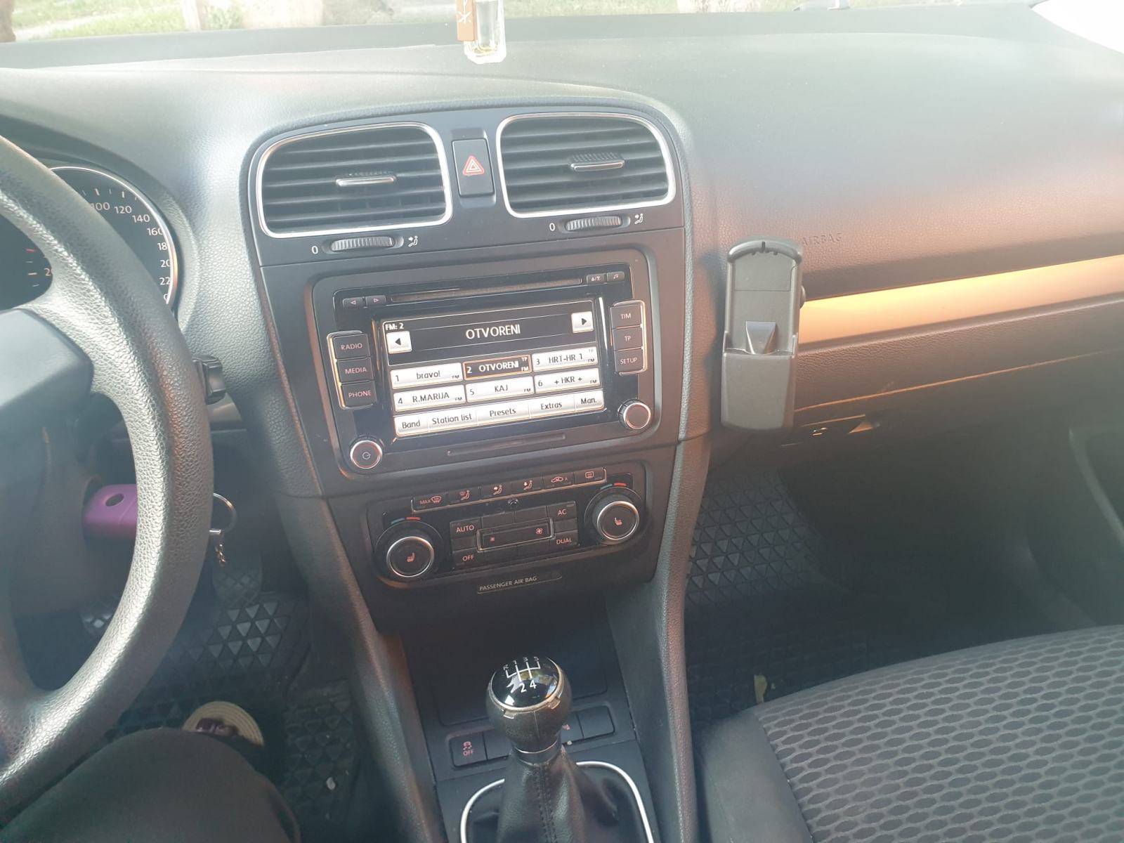 VW Golf 6 Variant 1,6 TDI; 4.300 € !!, 2012., 2 seta guma, senzori, fotografija 10