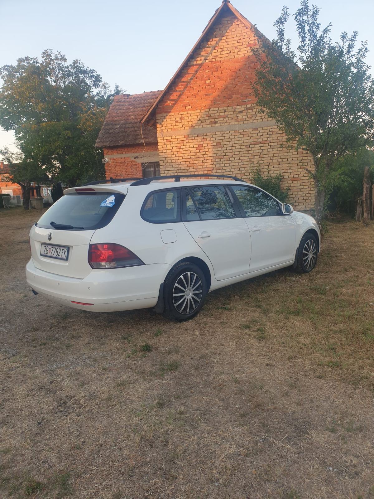 VW Golf 6 Variant 1,6 TDI; 4.300 € !!, 2012., 2 seta guma, senzori, fotografija 3