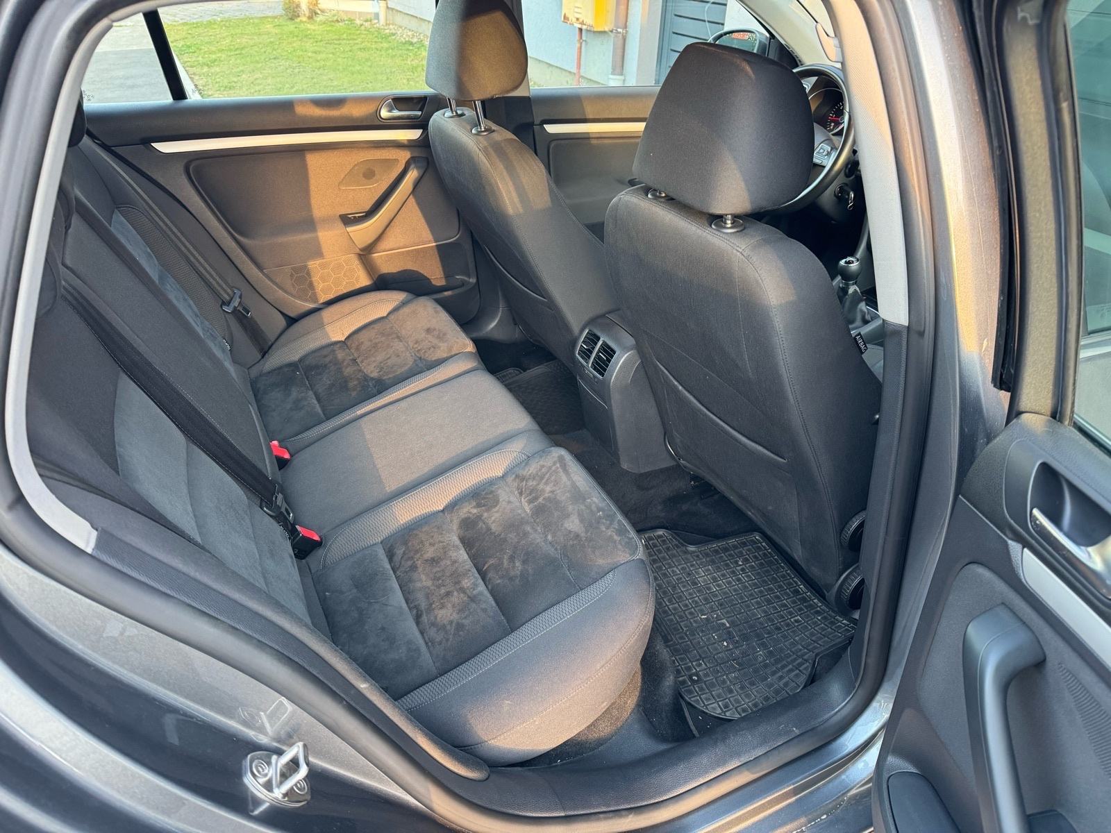 VW Golf 6 Variant 1,6 TDI - GRIJANJE SJEDALA, PARK SENZORI, KUKA, fotografija 12