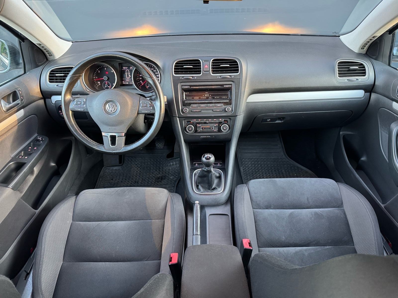VW Golf 6 Variant 1,6 TDI - GRIJANJE SJEDALA, PARK SENZORI, KUKA, fotografija 9