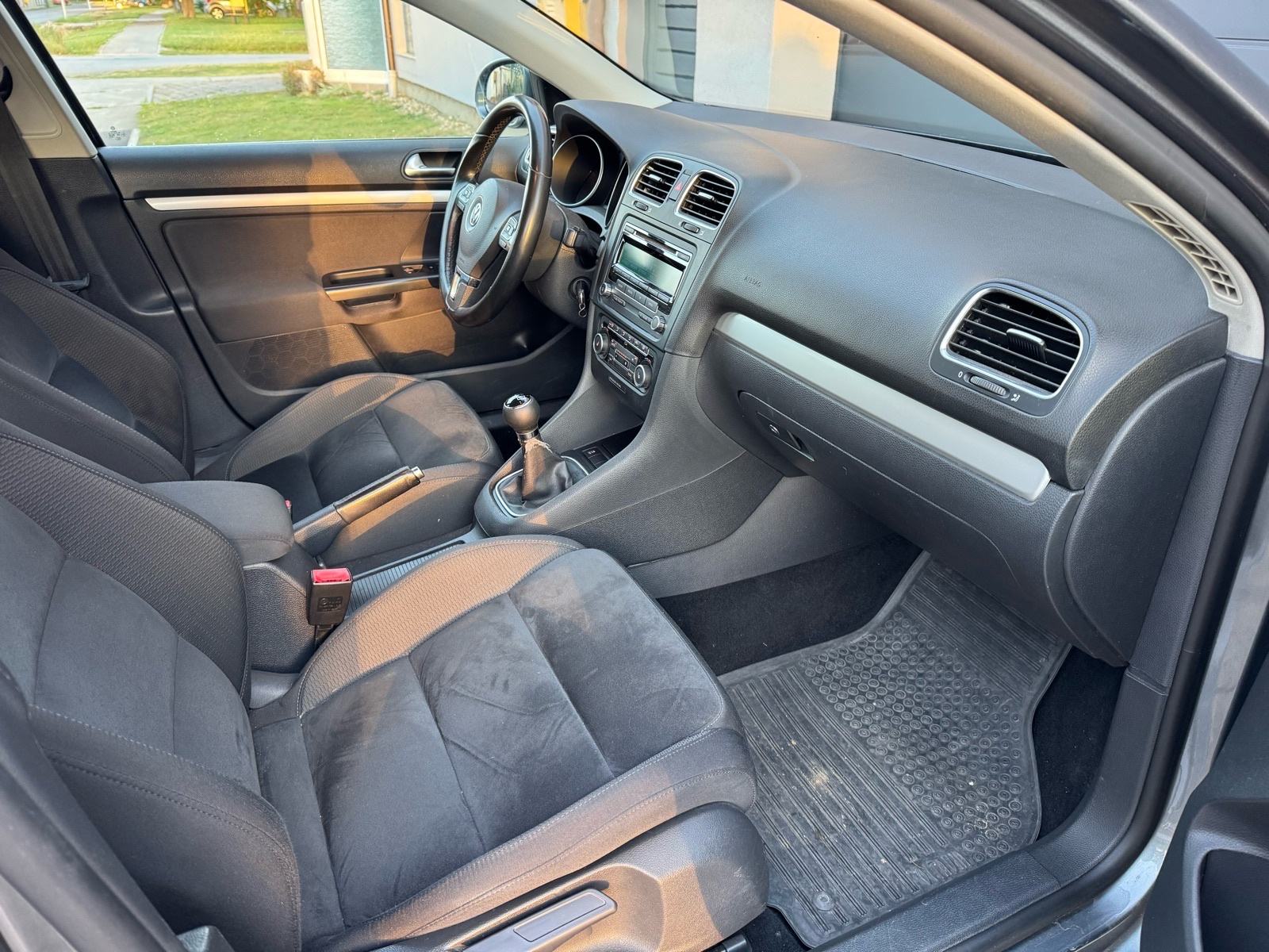 VW Golf 6 Variant 1,6 TDI - GRIJANJE SJEDALA, PARK SENZORI, KUKA, fotografija 11