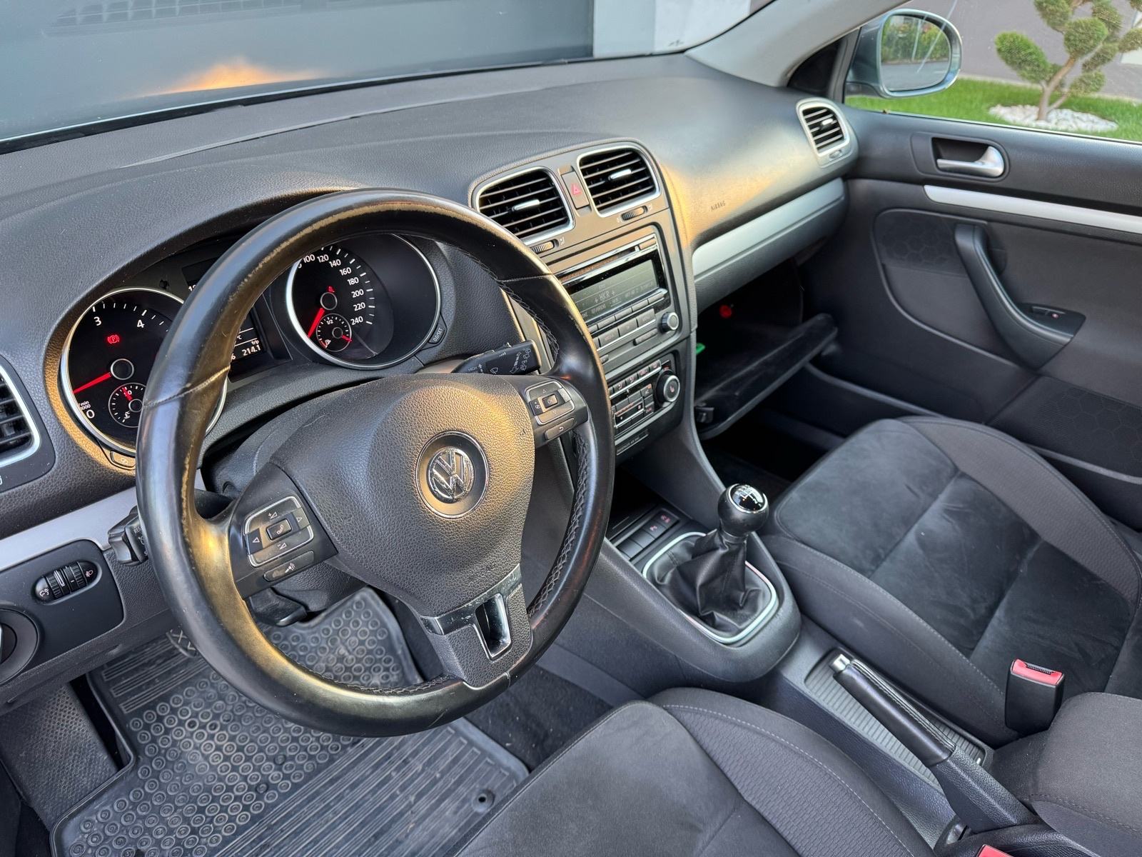 VW Golf 6 Variant 1,6 TDI - GRIJANJE SJEDALA, PARK SENZORI, KUKA, fotografija 6