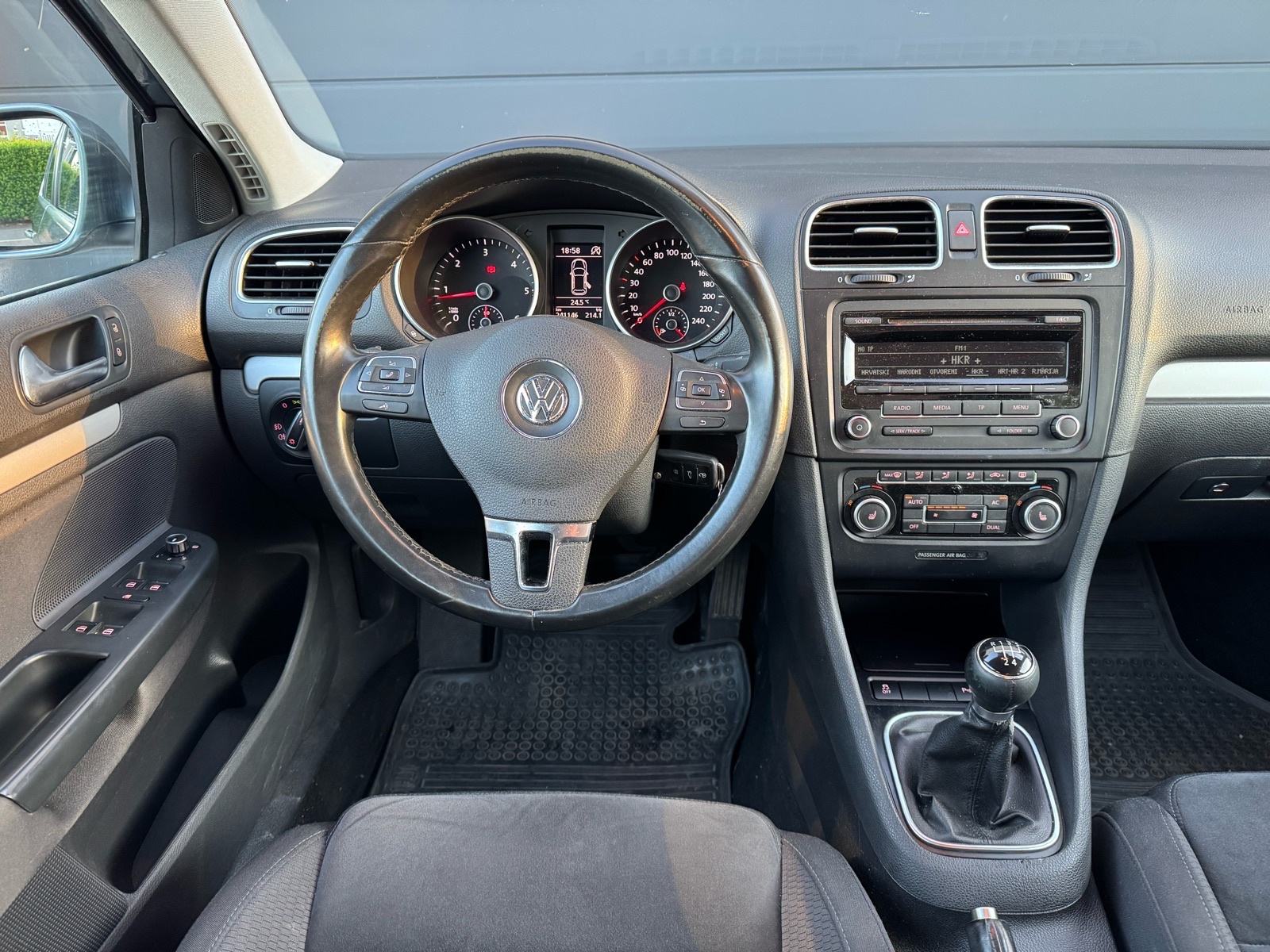 VW Golf 6 Variant 1,6 TDI - GRIJANJE SJEDALA, PARK SENZORI, KUKA, fotografija 7