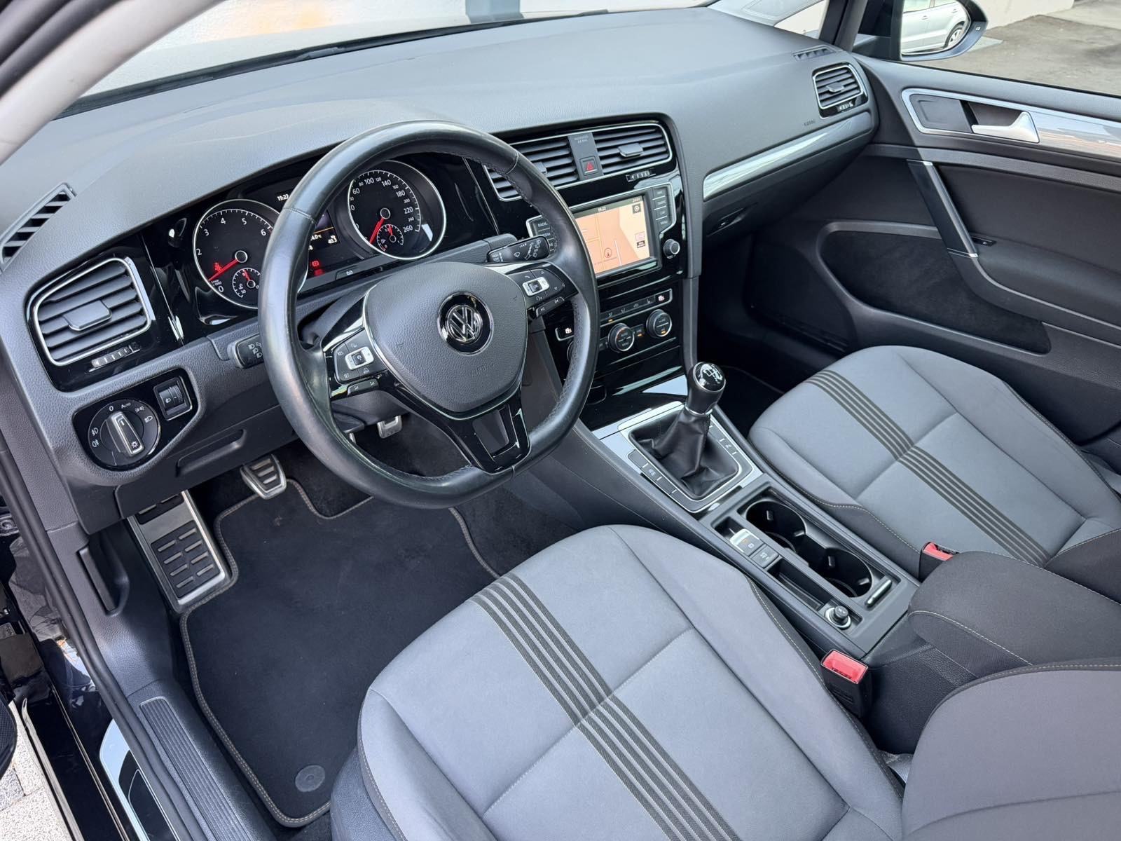 VW GOLF 7 1,2 TSI Allstar (AUT.KLIMA,NAVI,TEMPOMAT,SERVISNA…), fotografija 13