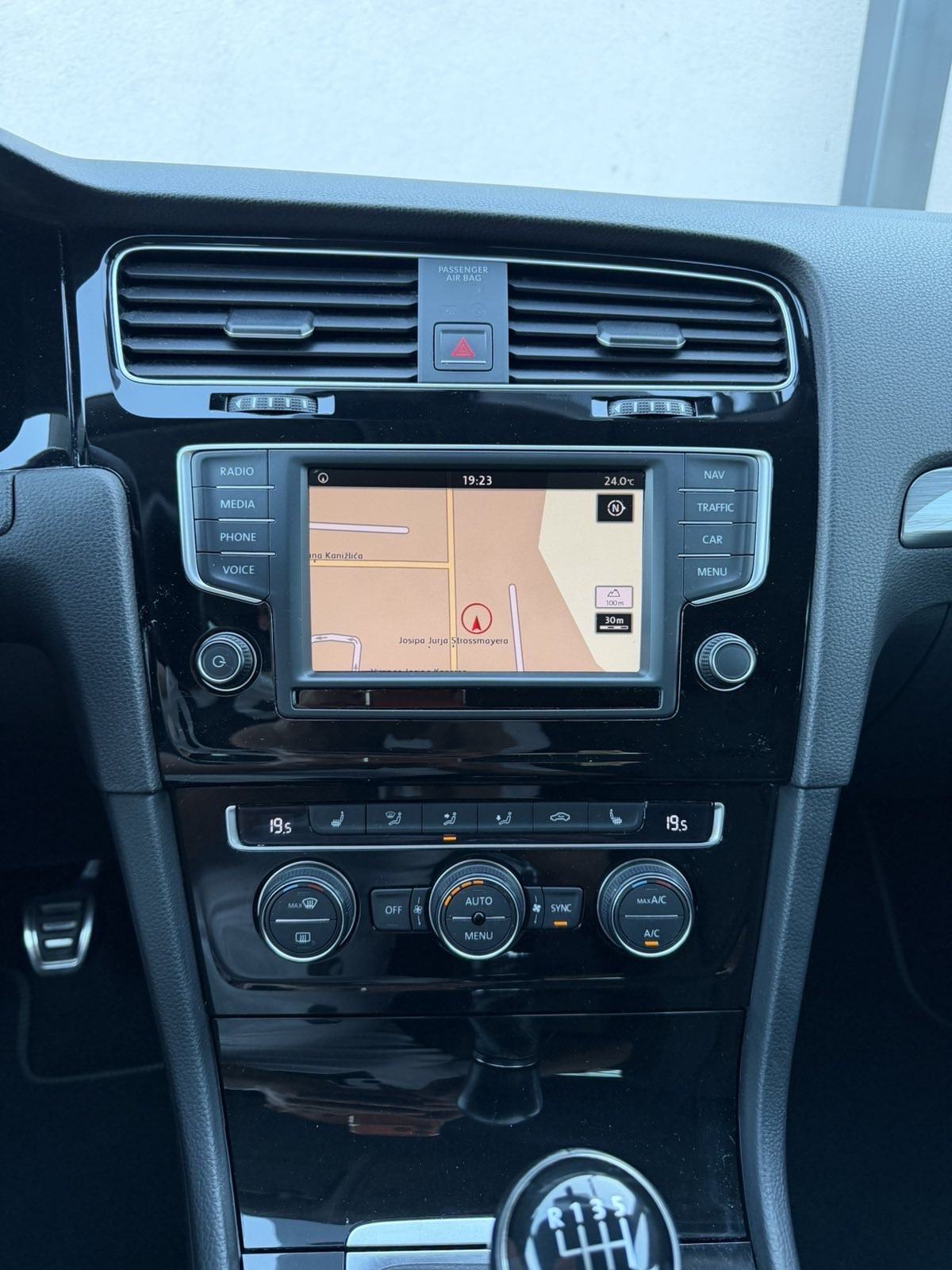 VW GOLF 7 1,2 TSI Allstar (AUT.KLIMA,NAVI,TEMPOMAT,SERVISNA…), fotografija 20