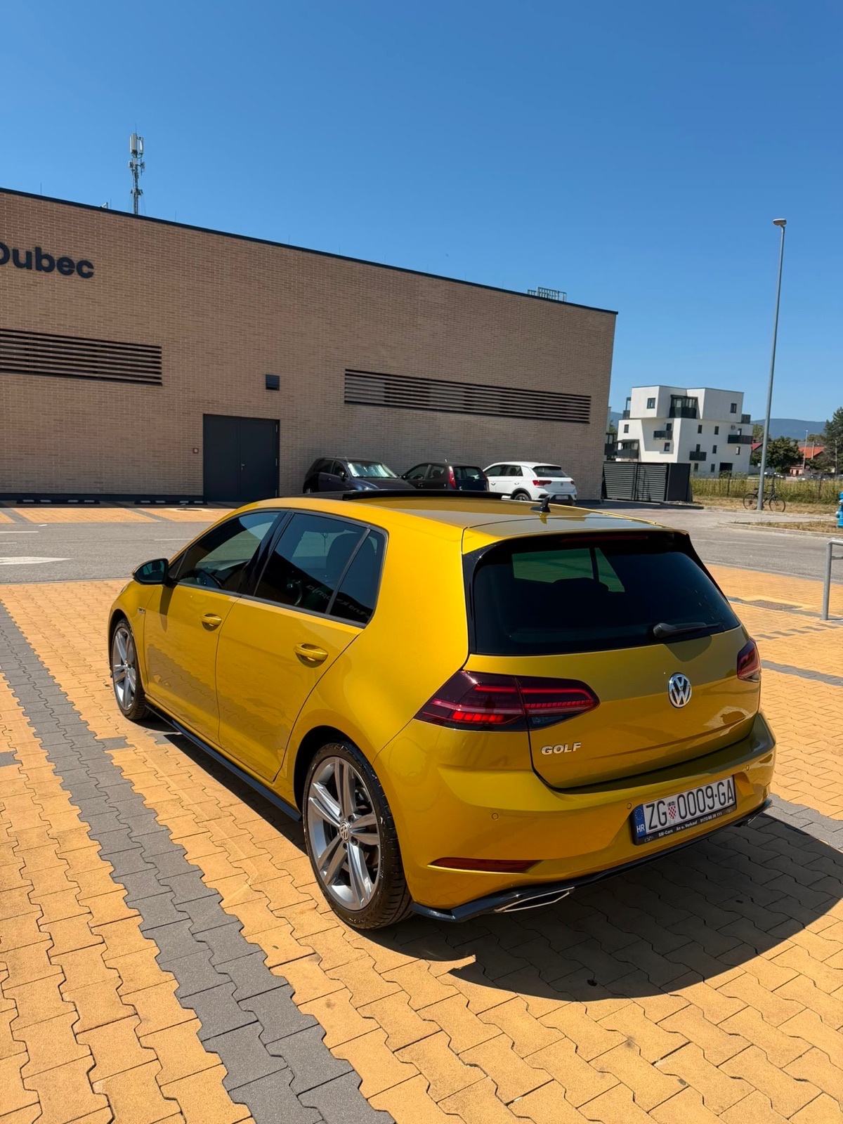 VW Golf 7 TSI automatik DSG 150 konja 3X R-Line, panorama FULL OPREMA, fotografija 9