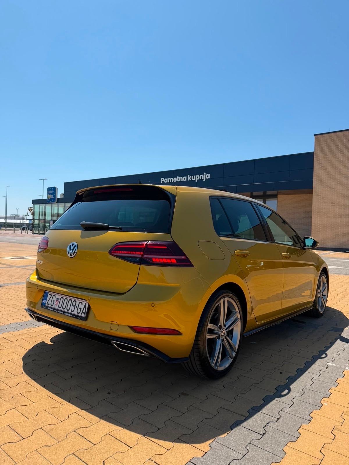 VW Golf 7 TSI automatik DSG 150 konja 3X R-Line, panorama FULL OPREMA, fotografija 10