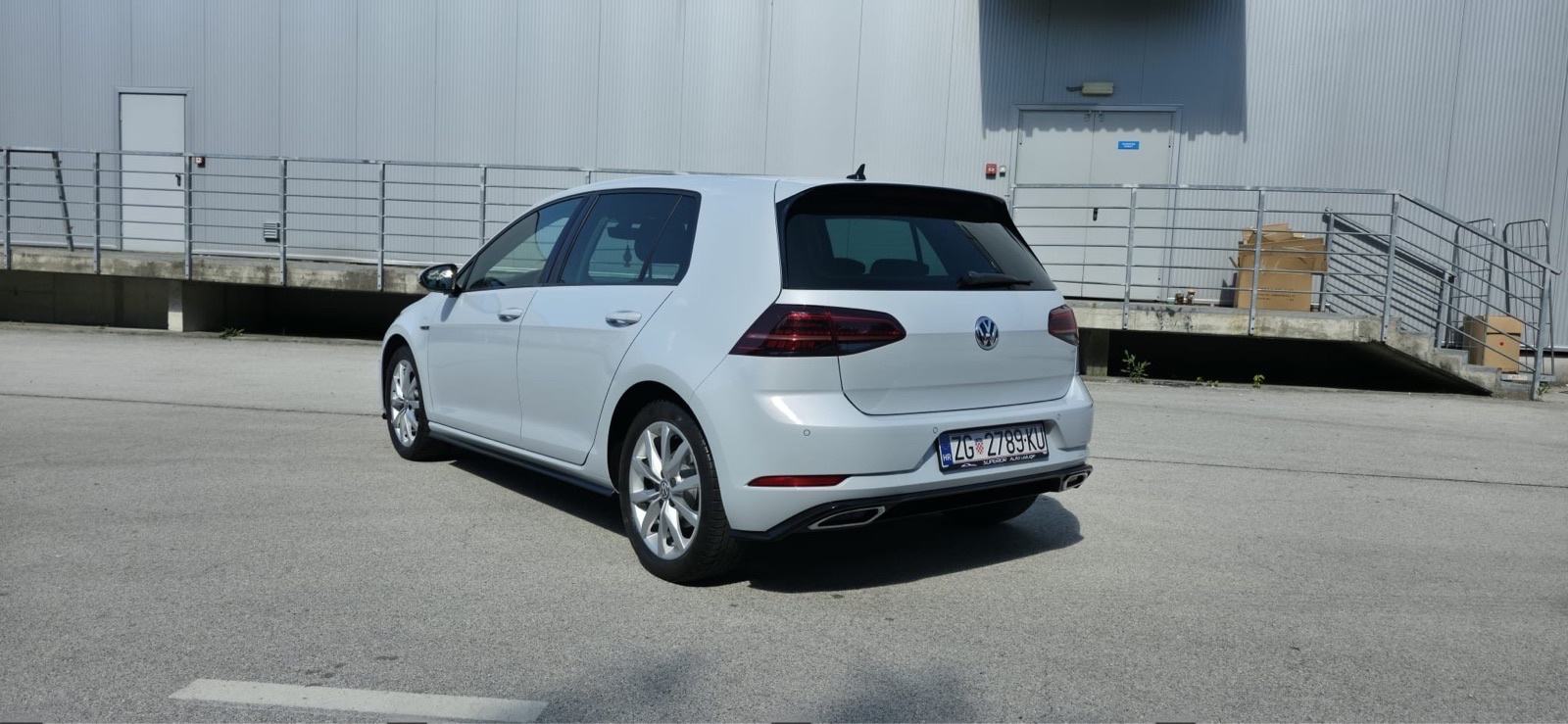 ♦️VW Golf 7.5 1,5 TSI R LINE ~MATRIX♦️~NAVI~R17~ FACELIFT♦️, fotografija 3