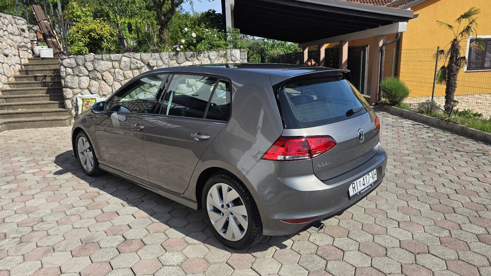 VW Golf 7 TDI -1 VLASNIK - R LINE, fotografija 4