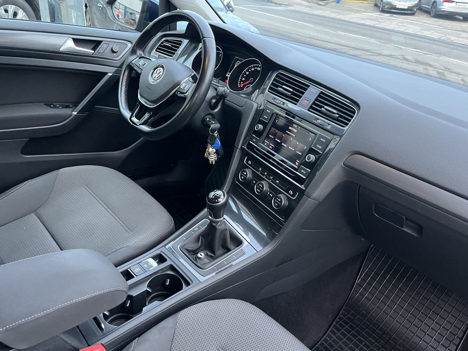 VW Golf 7 1,6 TDI 115 ComfortLine Nije uvoz, fotografija 17