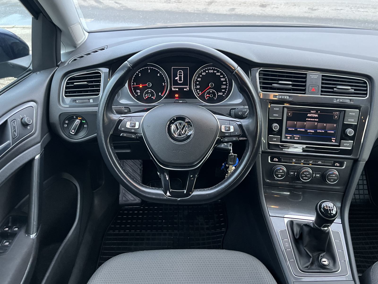 VW Golf 7 1,6 TDI 115 ComfortLine Nije uvoz, fotografija 12