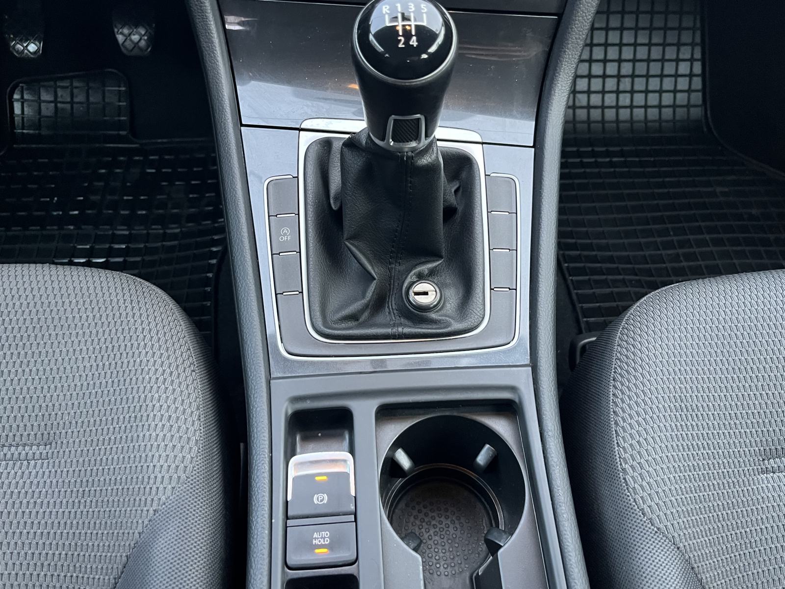VW Golf 7 1,6 TDI 115 ComfortLine Nije uvoz, fotografija 15