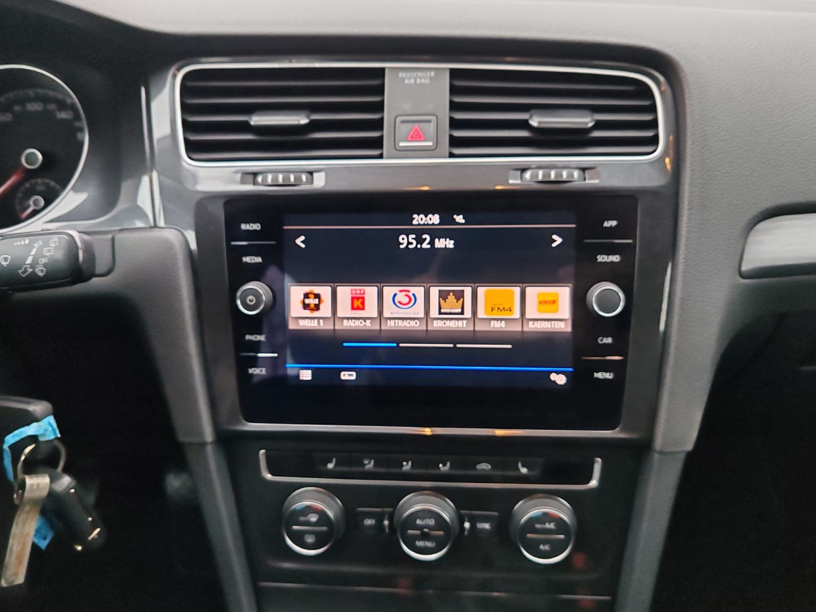 VW Golf 7 1,6 TDI , 2017 GODINA, 212000KM, KARTICE DO 36 RATA, fotografija 14