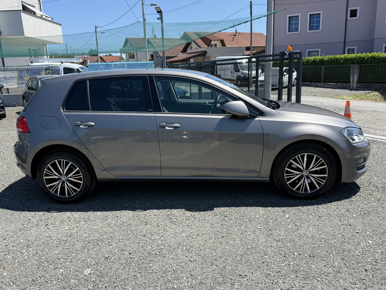VW Golf 7 1,6 TDI ALLSTAR,NAVI,PDC,ACC,JAMSTVO,TOP STANJE!, fotografija 9