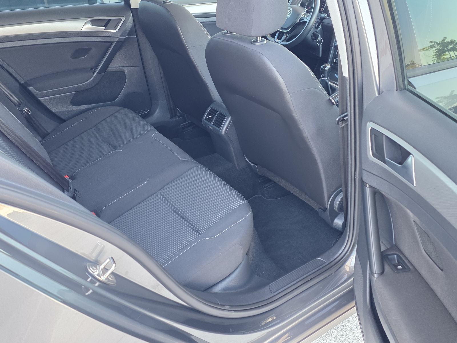 VW Golf 7 1,6 TDI ALU,NAVI,PARK SENZORI 135 T.K.M, fotografija 10
