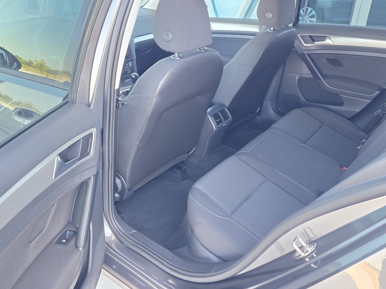 VW Golf 7 1,6 TDI ALU,NAVI,PARK SENZORI 135 T.K.M, fotografija 17