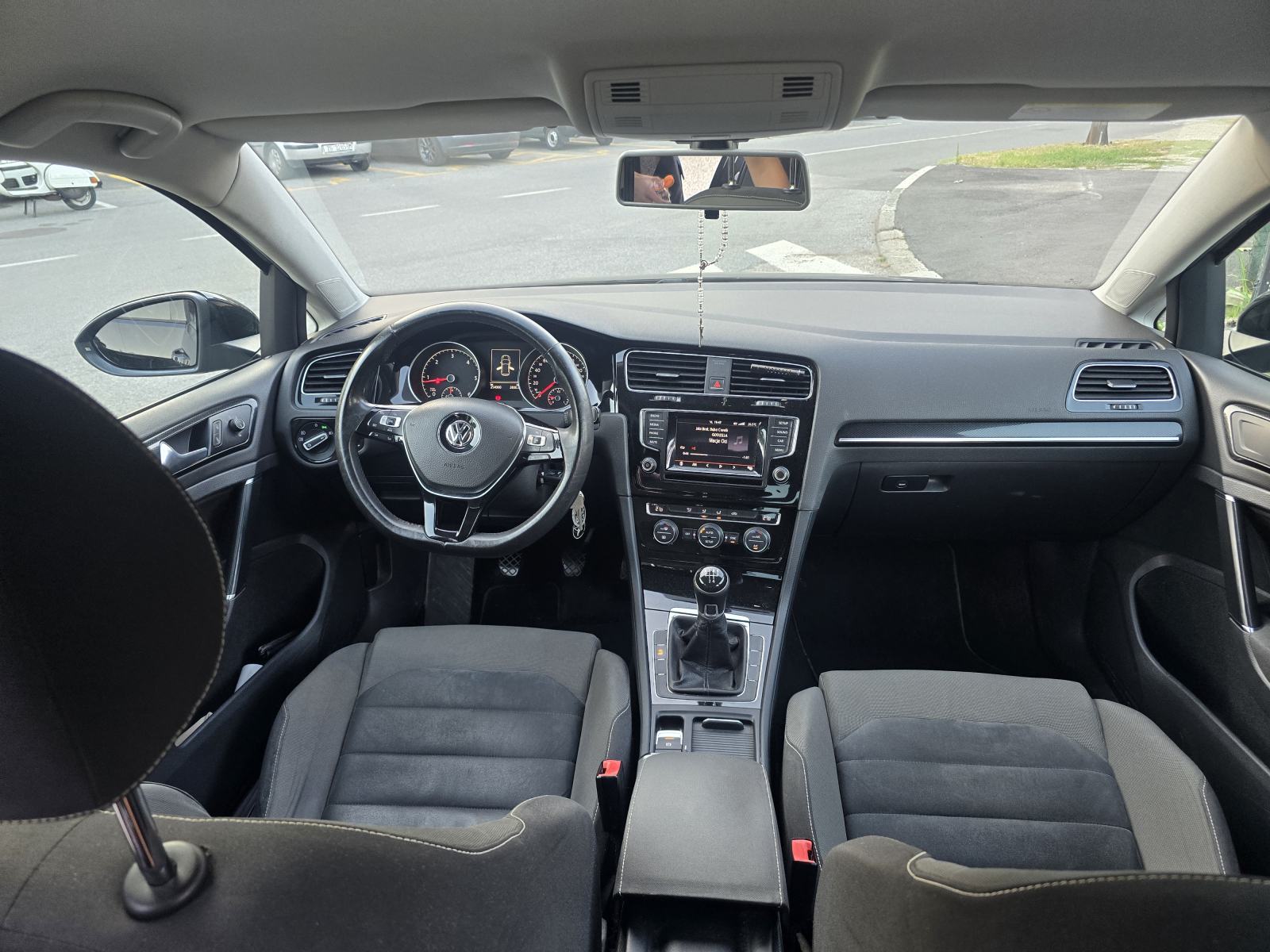 VW Golf 7 1,6 TDI Alu17,Kozni volan Mf,Ambijent,Zatamljen,Servisiran, fotografija 11