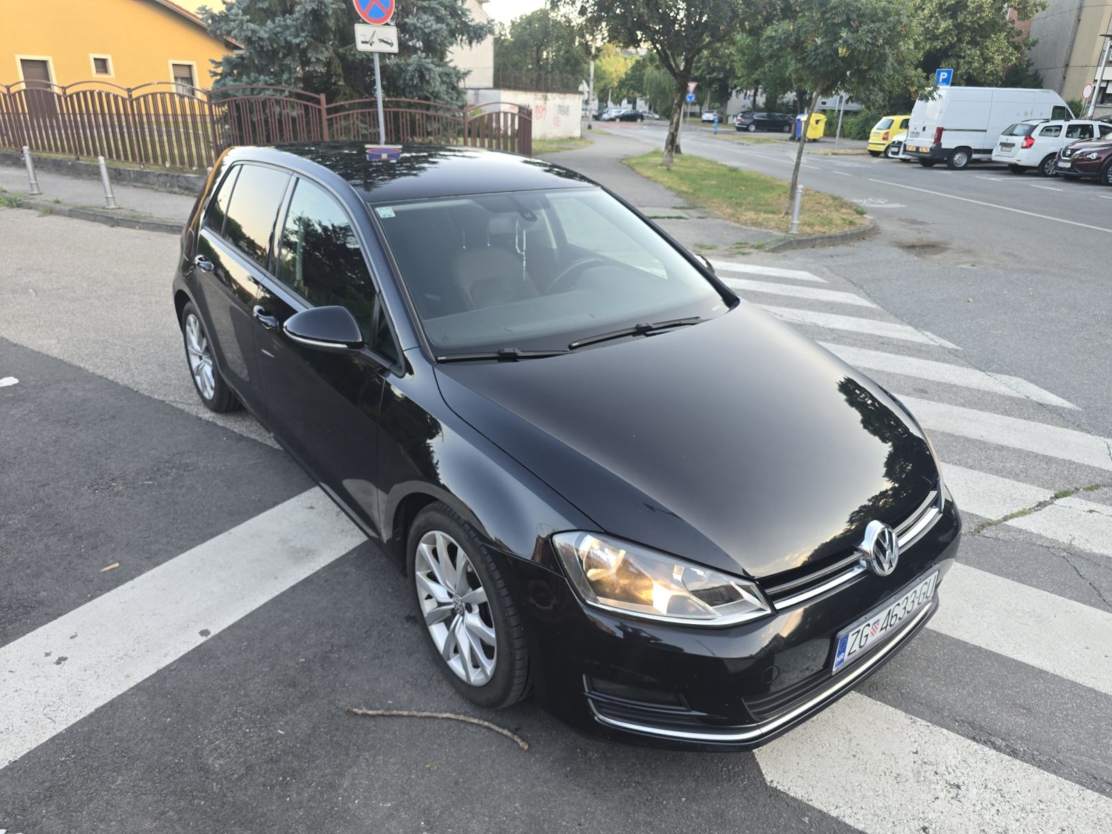 VW Golf 7 1,6 TDI Alu17,Kozni volan Mf,Ambijent,Zatamljen,Servisiran, fotografija 3