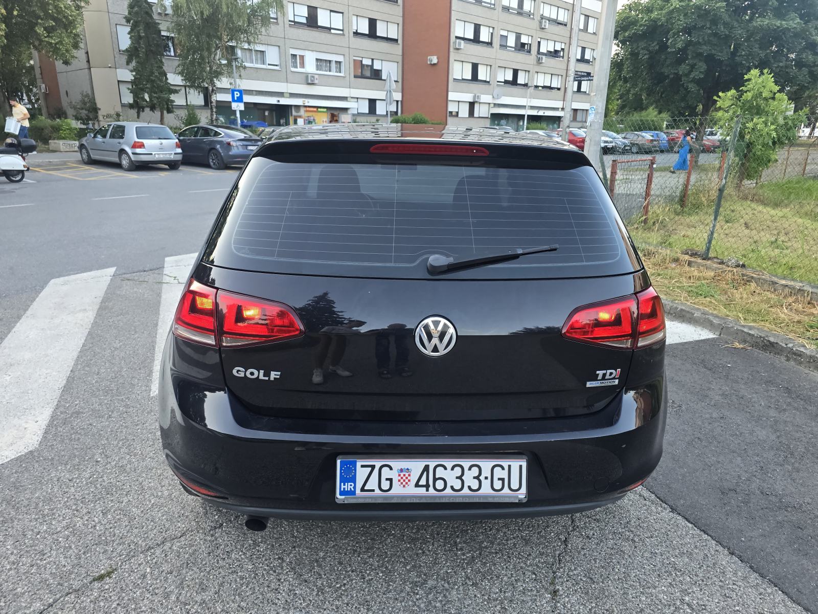 VW Golf 7 1,6 TDI Alu17,Kozni volan Mf,Ambijent,Zatamljen,Servisiran, fotografija 8