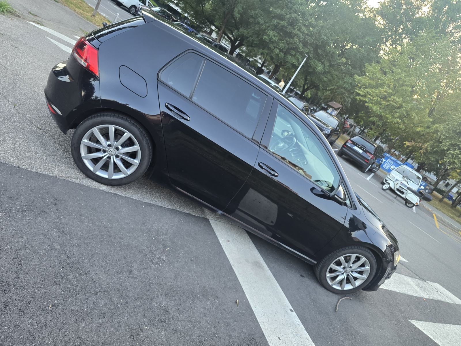VW Golf 7 1,6 TDI Alu17,Kozni volan Mf,Ambijent,Zatamljen,Servisiran, fotografija 6