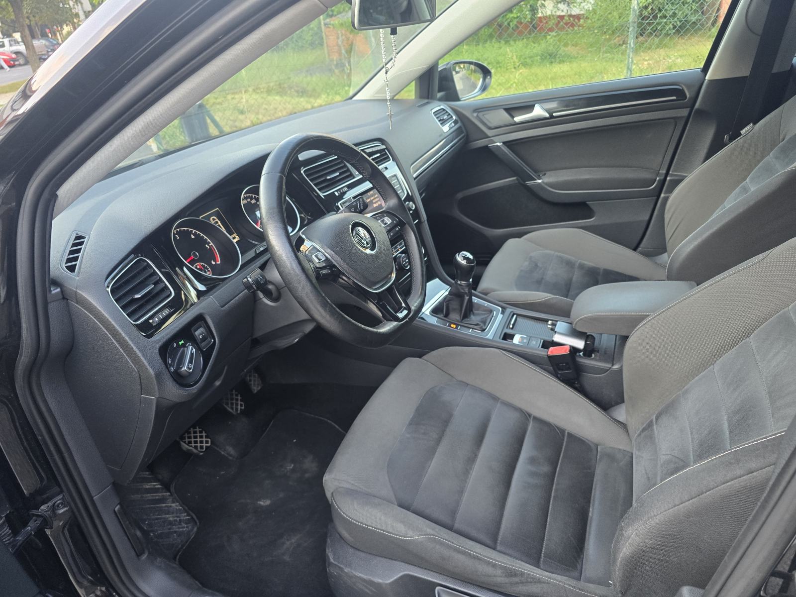 VW Golf 7 1,6 TDI Alu17,Kozni volan Mf,Ambijent,Zatamljen,Servisiran, fotografija 10